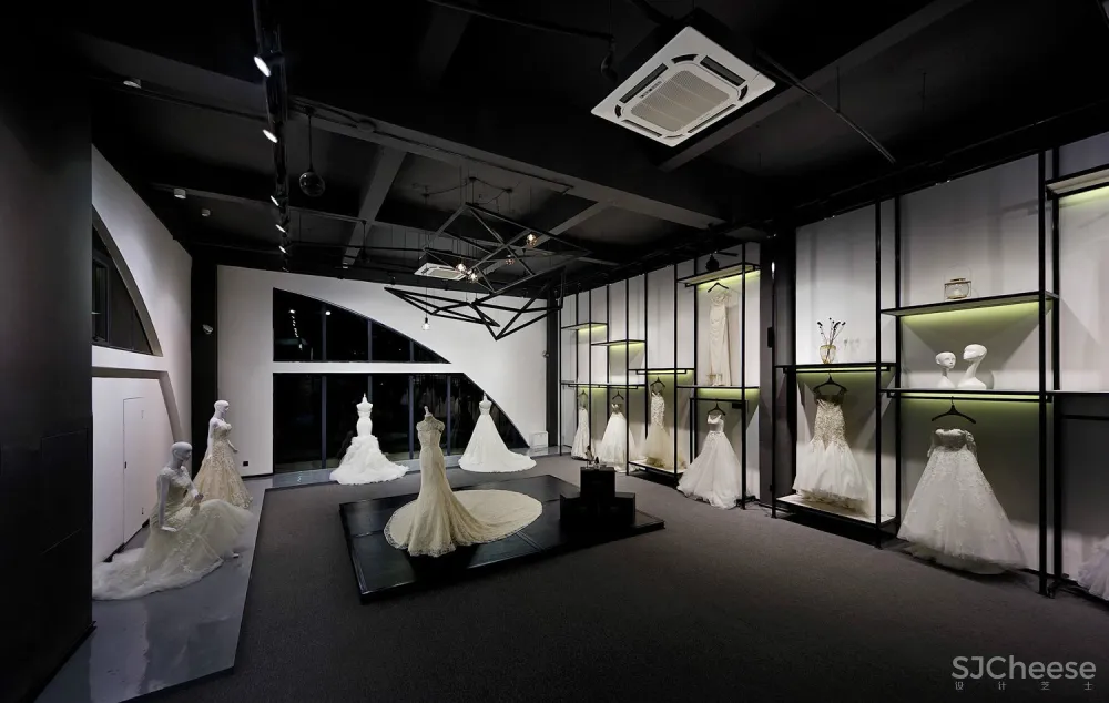 Forus高端定制婚纱机构 李超