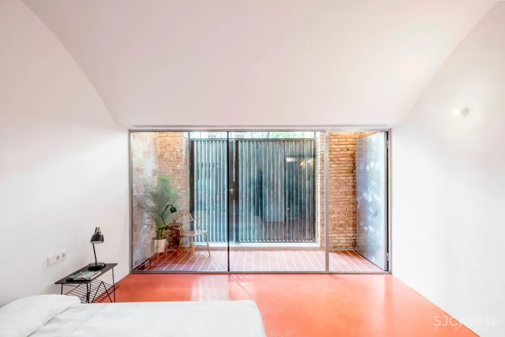 90㎡巴塞罗那不规则住宅 | CRÜ