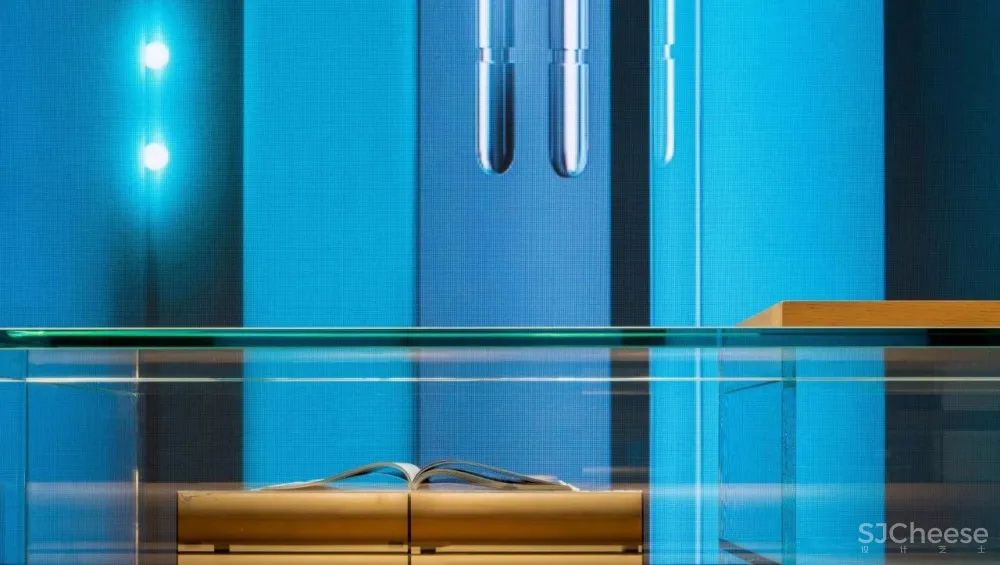 DOMANI东仓新作首发 | OPPO 深圳旗舰店· 透明的存在