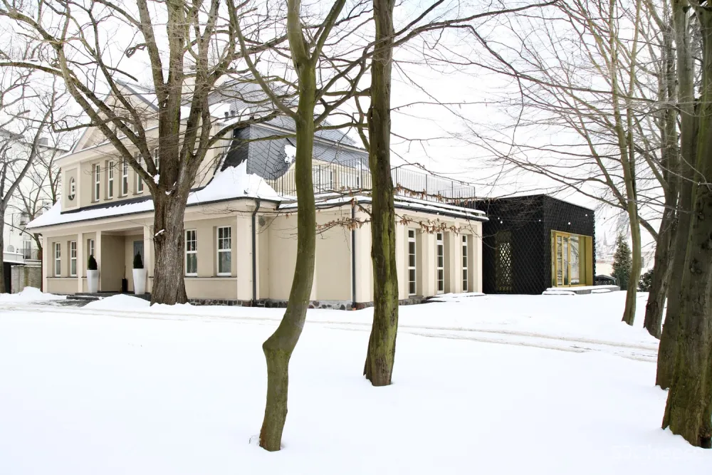 PB STUDIO | 波兰历史建筑扩建成温馨酒店