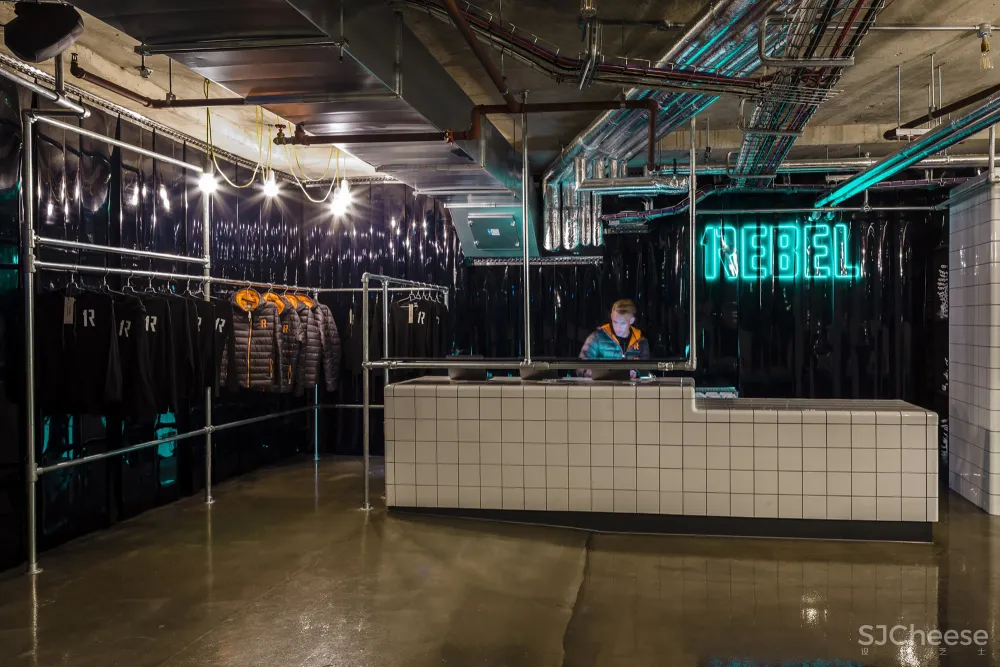 叛军C102健身房 伦敦