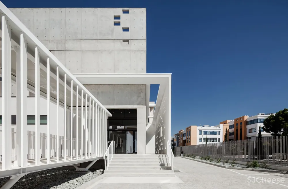 Varda Studio | 抽象的镂空形式建筑