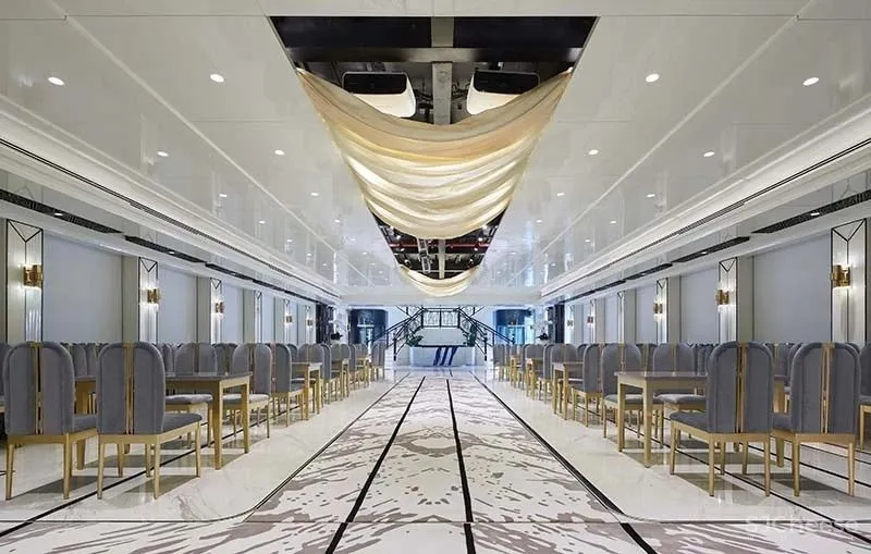 黄浦江第一艘五星级游览船--水晶公主号