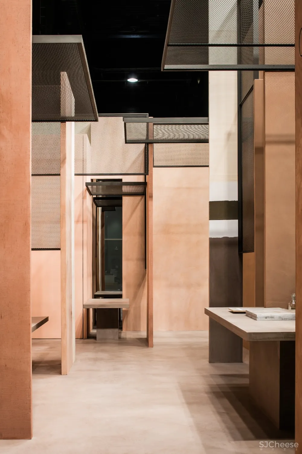 首发 | Frederic Kielemoes 结构化的极简主义展台