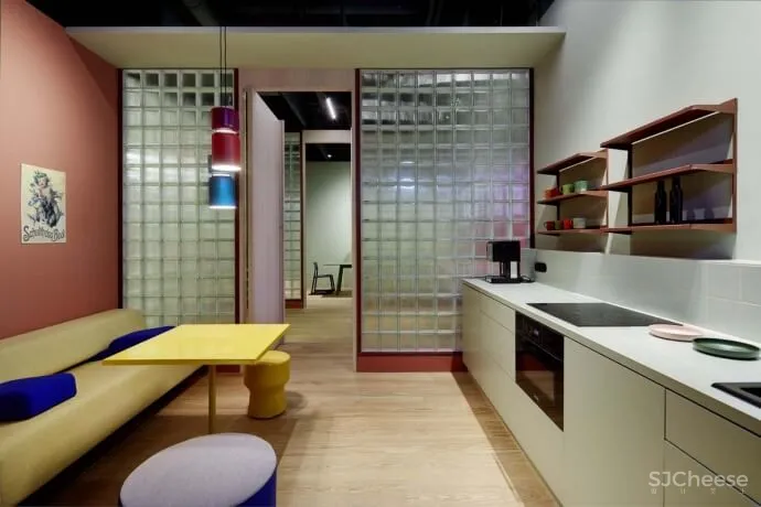 柏林一家未来主义药房设计