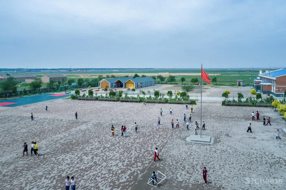 张北县二台镇华夏之星初心图书馆,河北 / 度态建筑