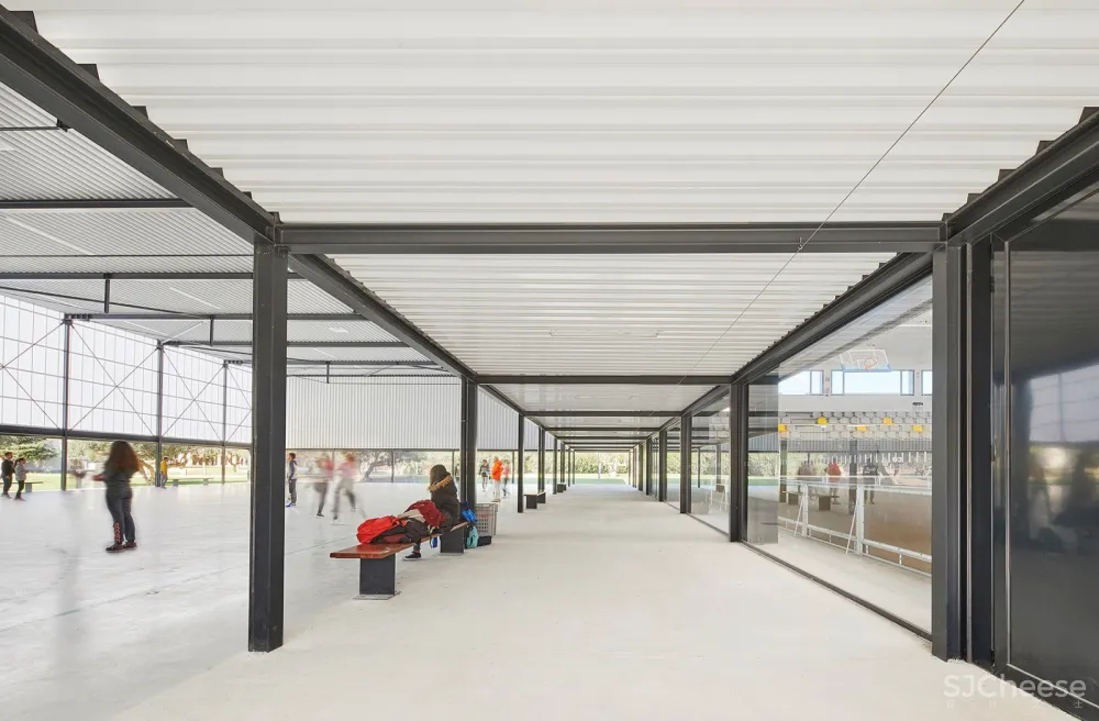 Vila-Seca市立体育馆翻新及扩建,西班牙 / NAM Arquitectura