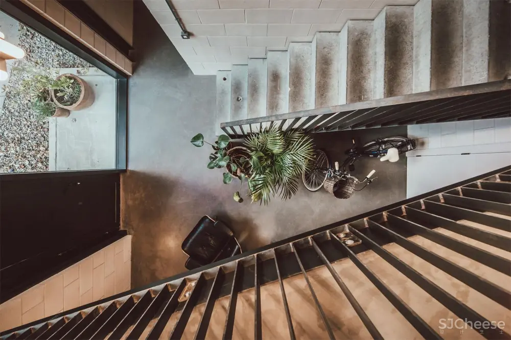 英国一对双胞胎兄弟自建优雅工业之家