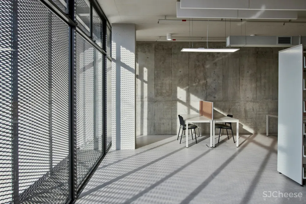 索尔·普拉特杰大学学生资源中心 / Designworkshop