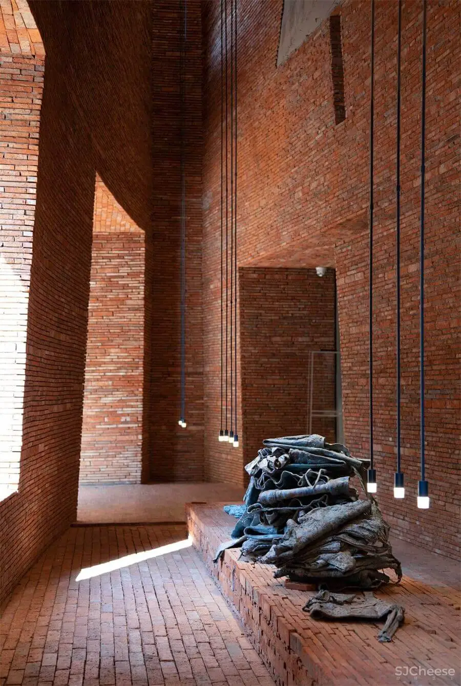 东仓建设,UR华师旗舰店—峡谷