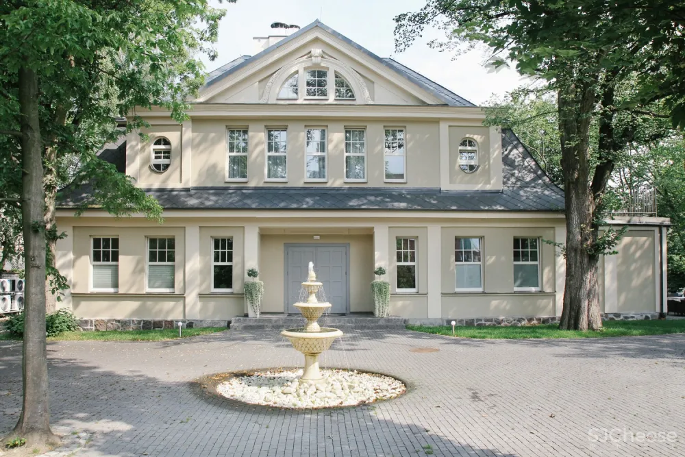 PB STUDIO | 波兰历史建筑扩建成温馨酒店