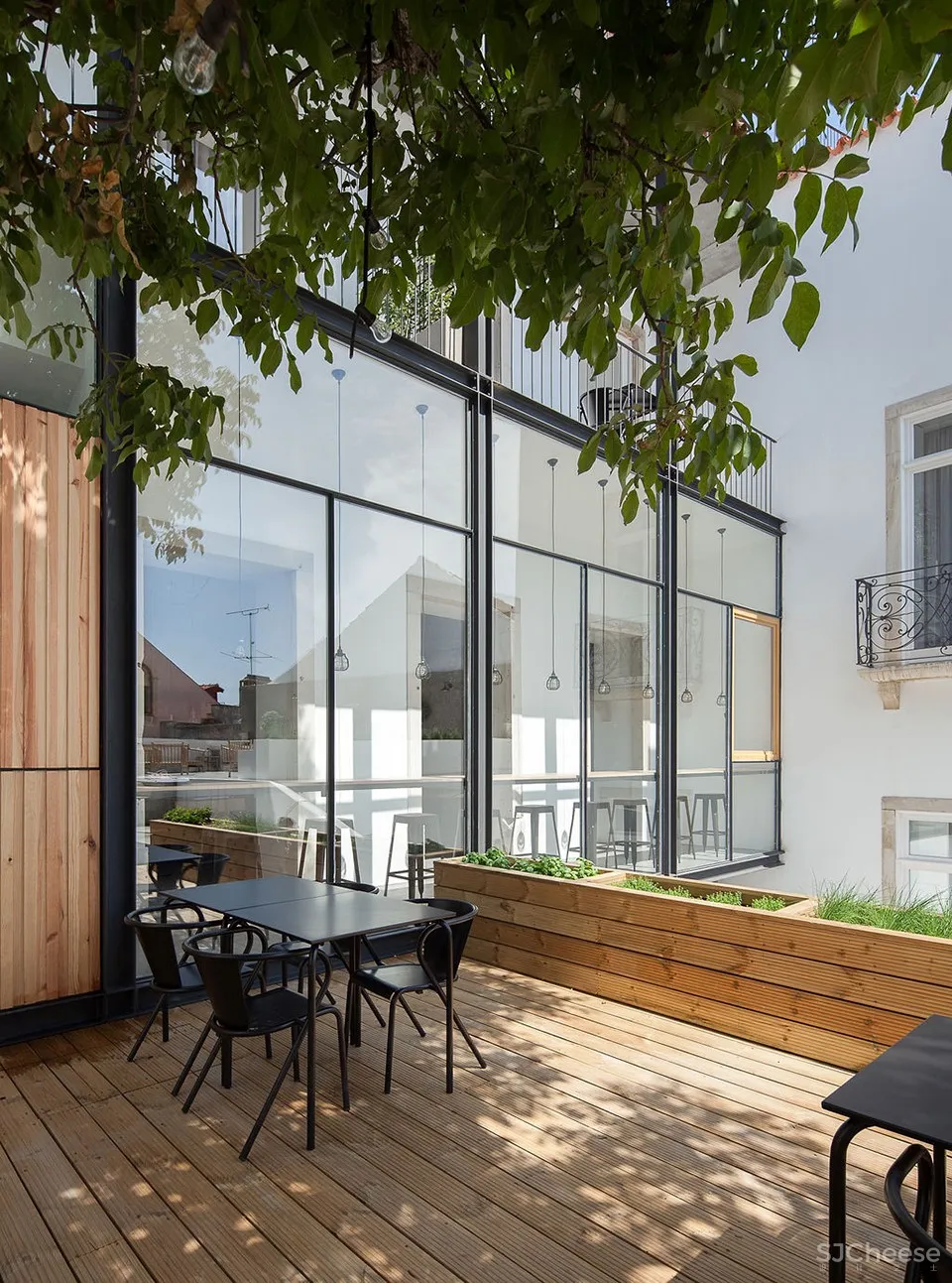 科英布拉酒店改造，葡萄牙 / depA Architects