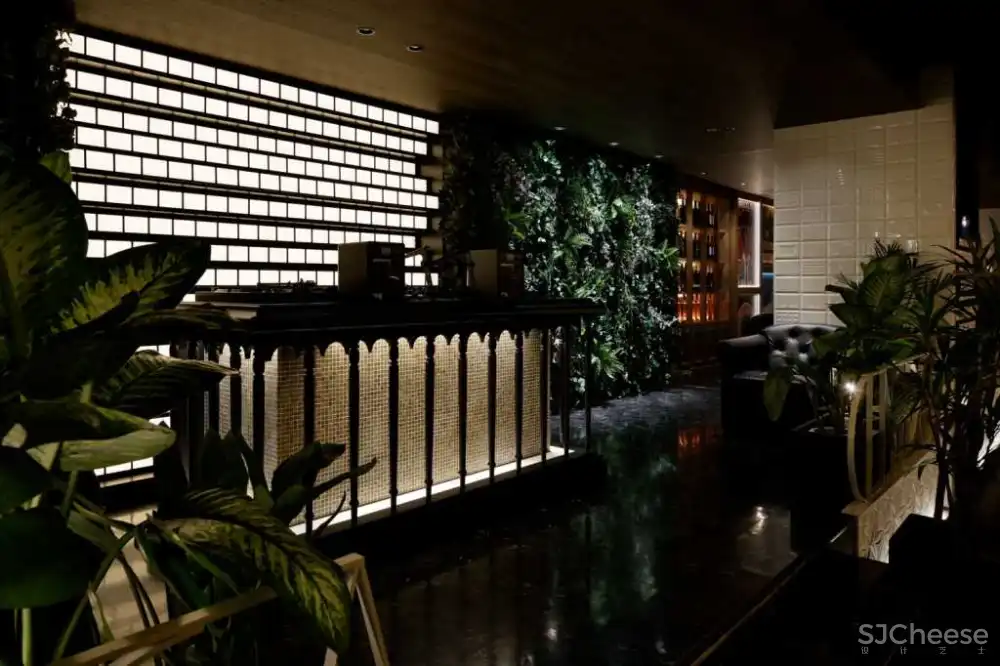 名古屋一家西班牙风情酒吧餐厅设计