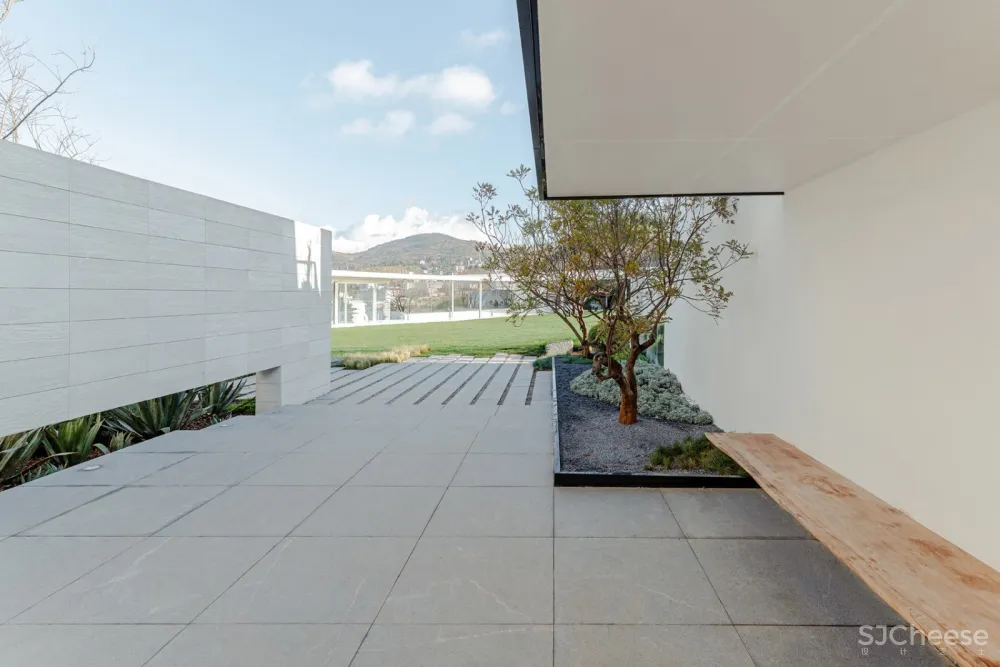 “云” – 云南抚仙湖万科艺术美学中心 / 承迹景观 首