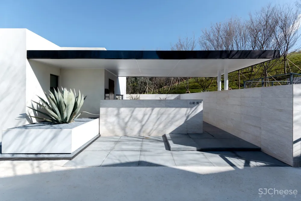 “云” – 云南抚仙湖万科艺术美学中心 / 承迹景观 首