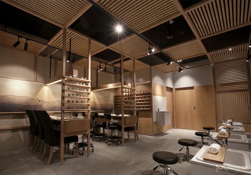 橡木环抱下的温暖SPA空间 | StudioMKZ