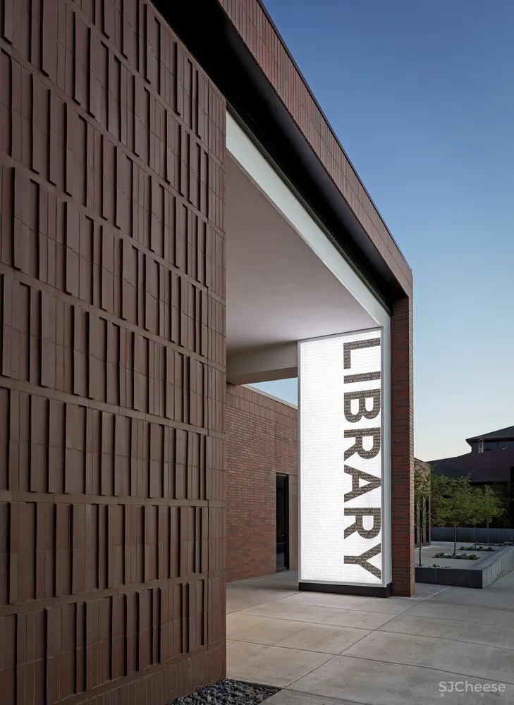 拉姆西镇公共图书馆 / HGA