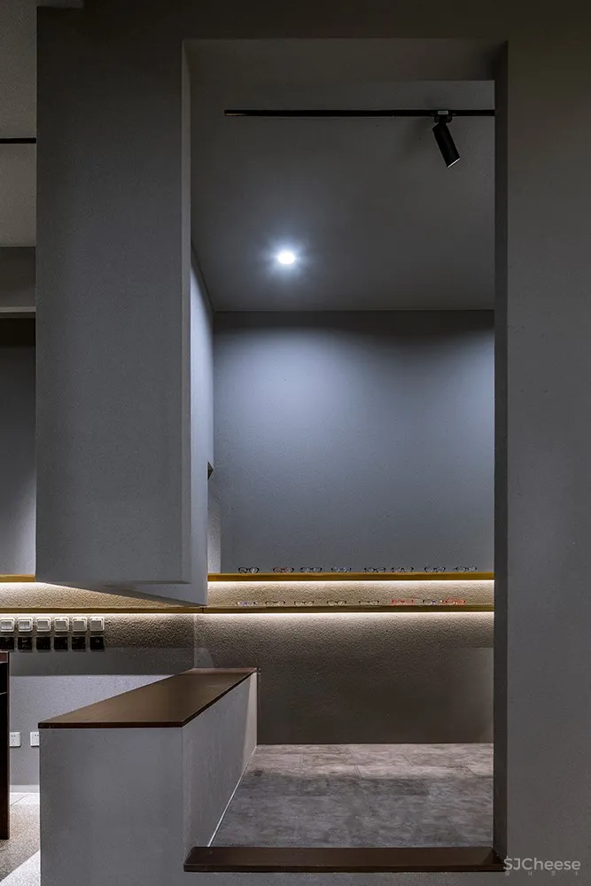 北京阿目眼镜店铺 / TEMP 首