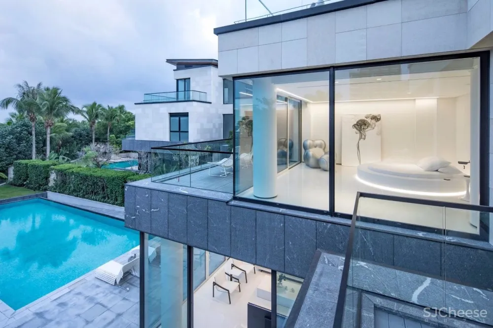 新作 | 1400m² 极简白顶级度假别墅，89年设计师惊艳演绎 首