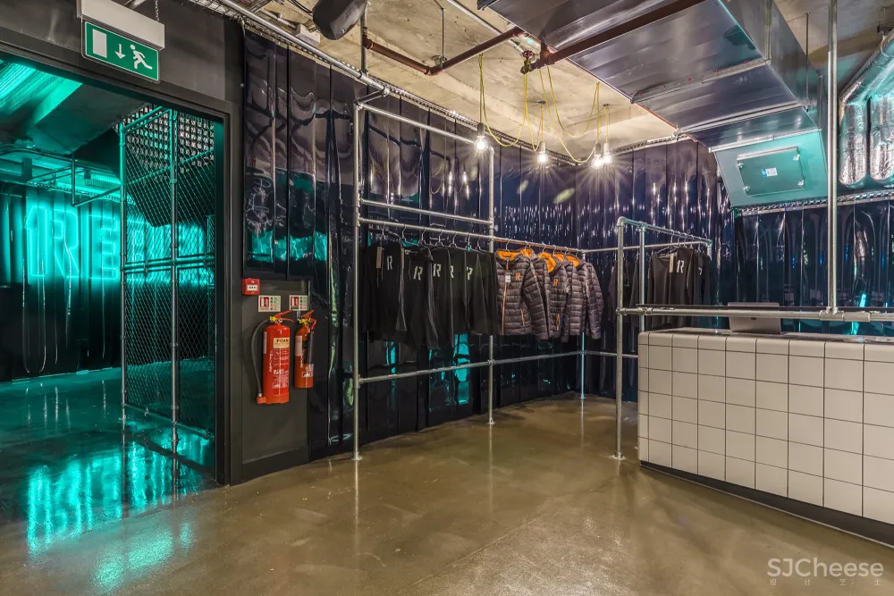 叛军C102健身房 伦敦