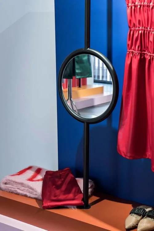 色彩与廓形 · VVNK 装置艺术空间 | Zinovatnaya