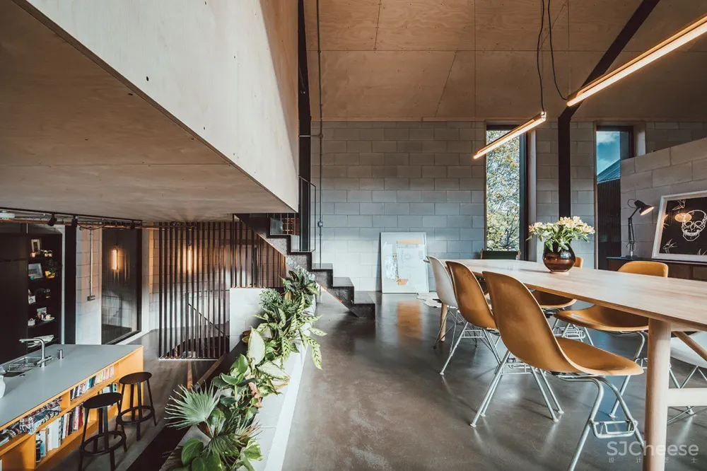 英国一对双胞胎兄弟自建优雅工业之家