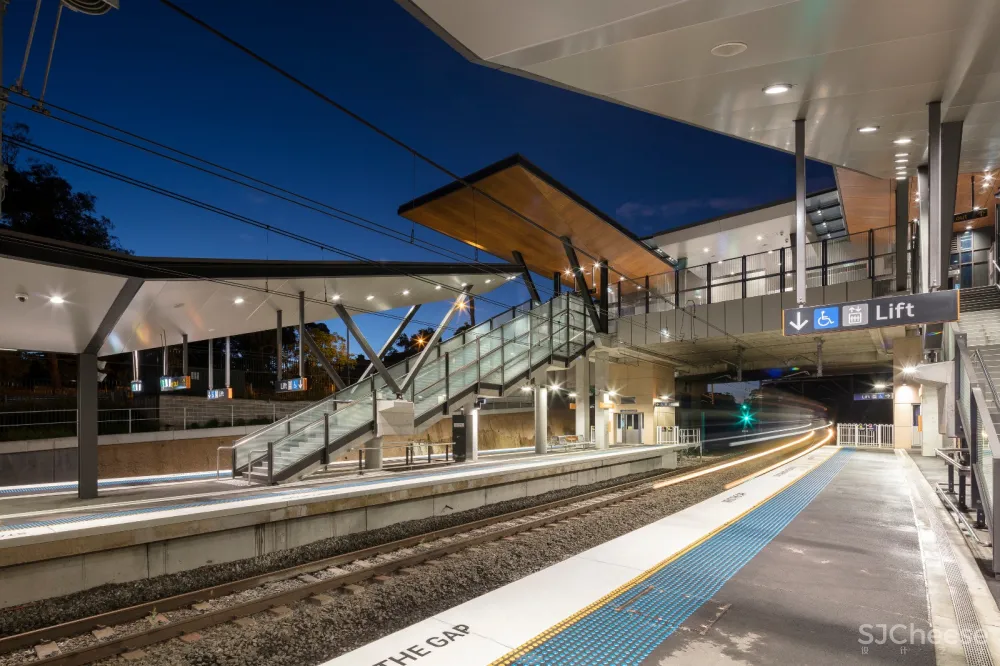 切尔滕纳姆车站: Cox建筑事务所