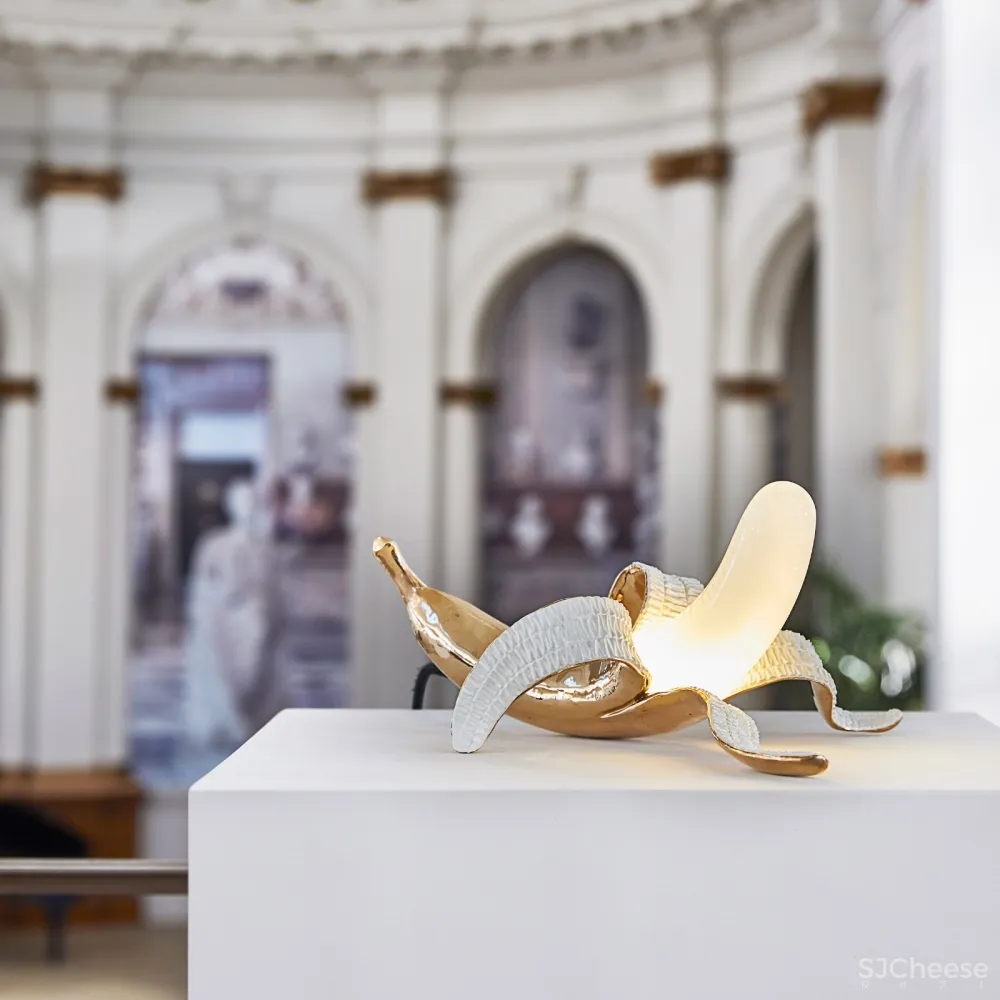 教堂与艺术的结合：Carpenters Workshop画廊作品