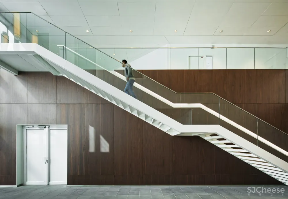 法国中央银行La Courneuve中心，巴黎 / Jean-Paul Viguier et Associés