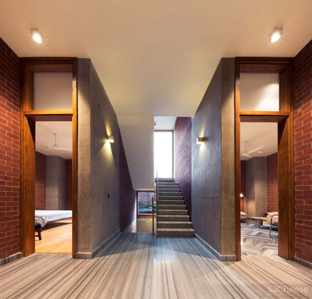 印度动感砖砌住宅 / Vir.Mueller Architects