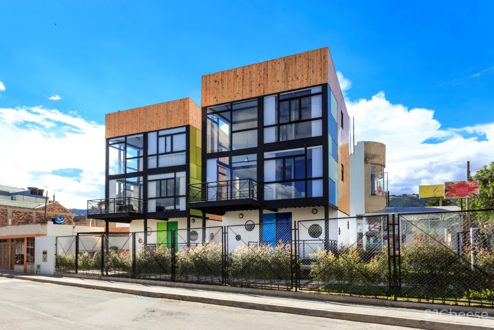 方块小屋 / Camacho Estusio de Arquitectura