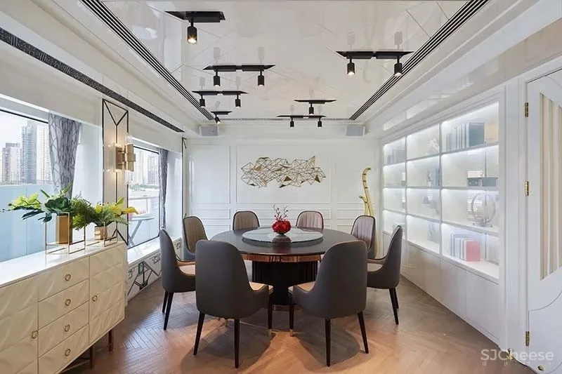 黄浦江第一艘五星级游览船--水晶公主号