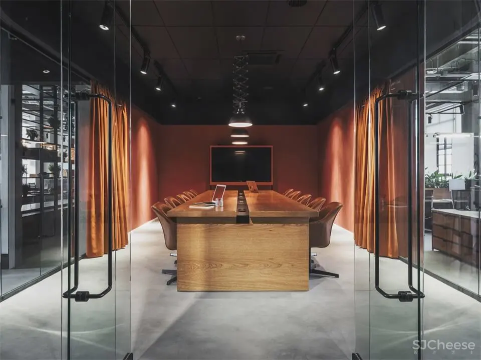 俄罗斯PETSHOP IT部门包豪斯风格办公室设计