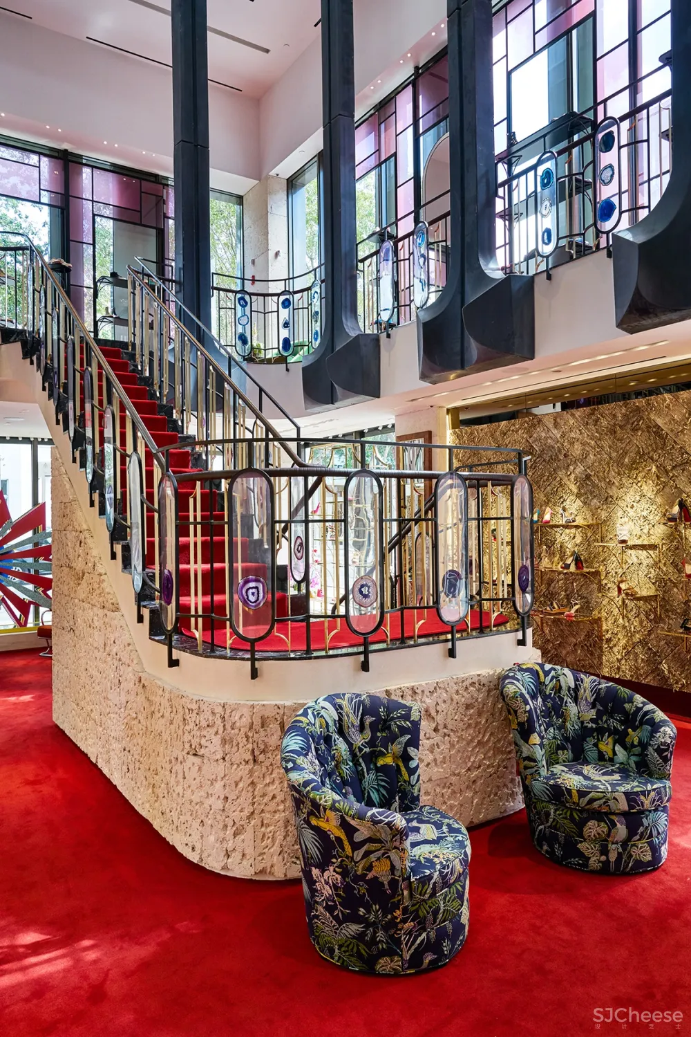 212box作品 | 树皮覆盖的Christian Louboutin精品店,与自然美感产生共鸣