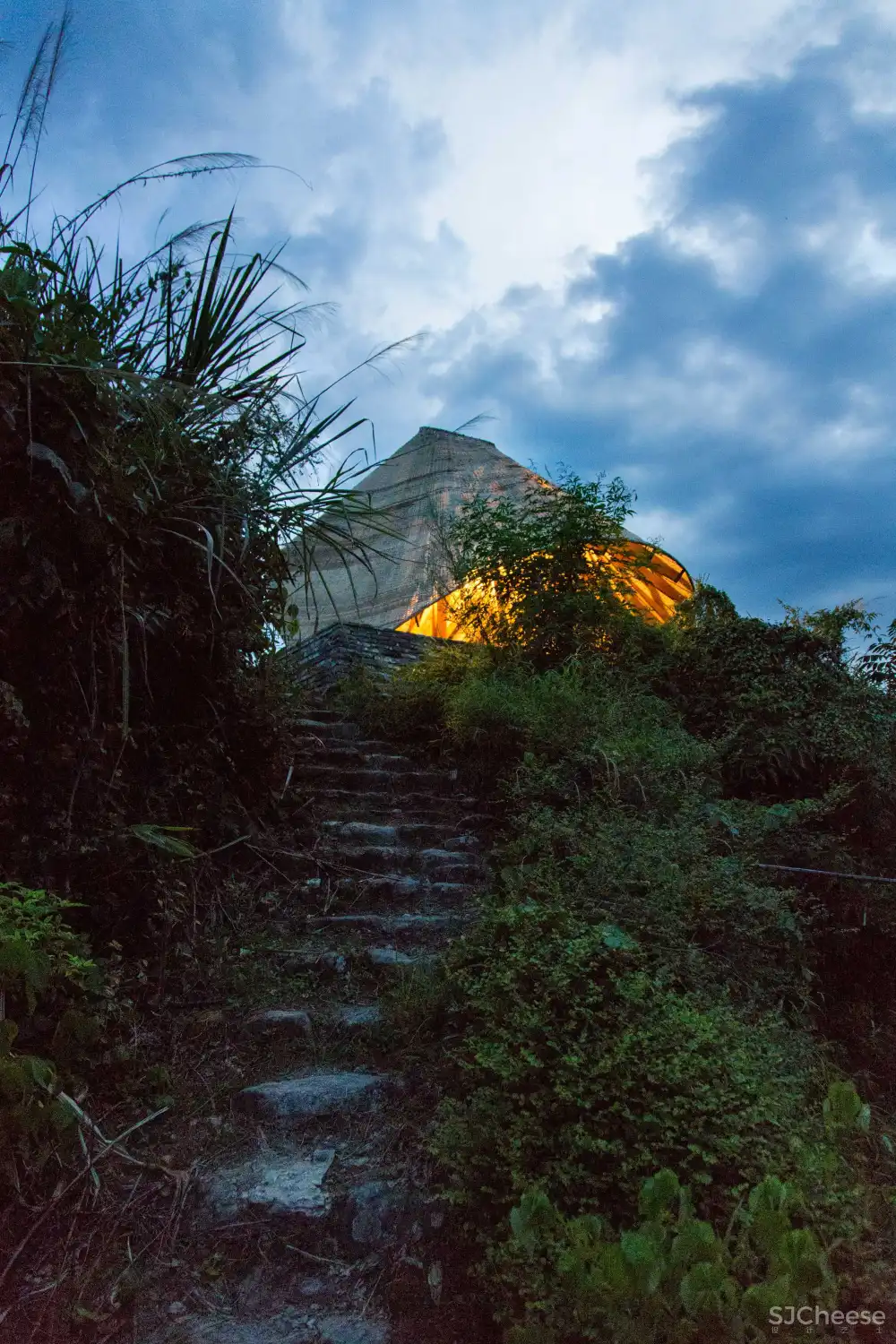 Students "reinvigorate" traditional bamboo weaving for Sun Room pavilion