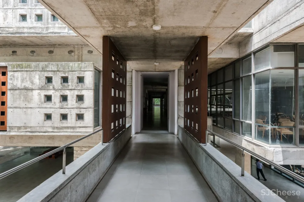 IIM-B 新教学综合体 / Mindspace Architects 首