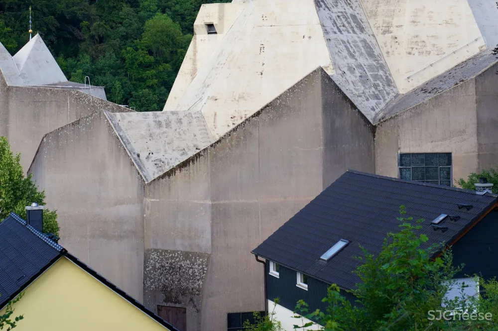 AD 经典：粗野主义代表作圣玛丽大教堂 / Gottfried Böhm