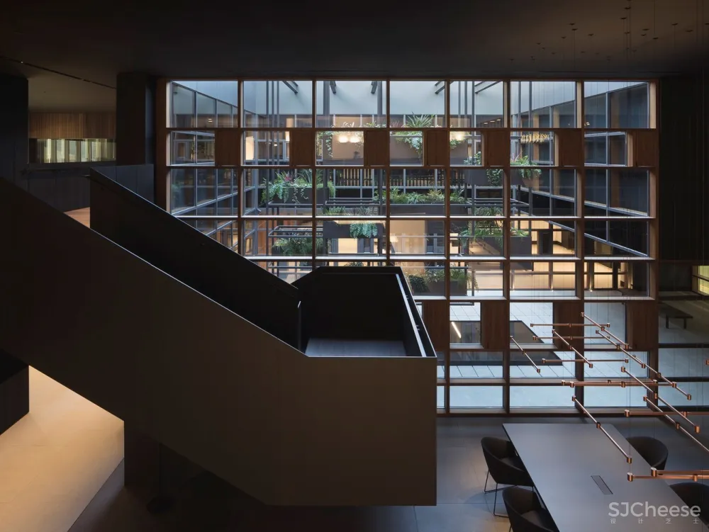 Arkoslight 办公室，将产品融入设计 / Francesc Rifé studio