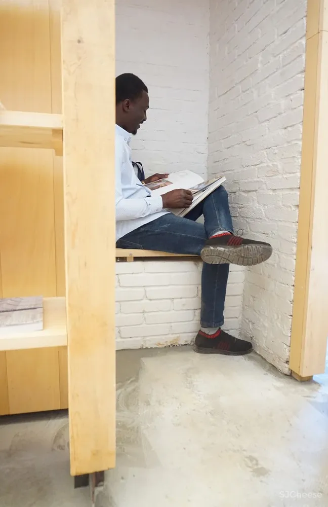 楼纳建筑师书店 / The Scarcity and Creativity Studio