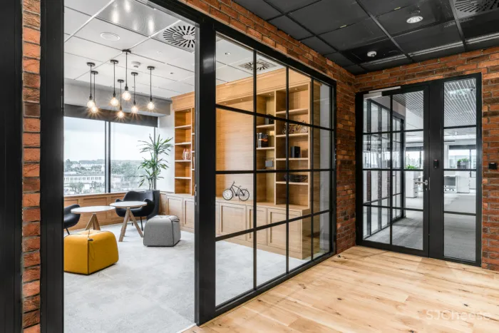 波兰全球管理咨询公司办公室设计