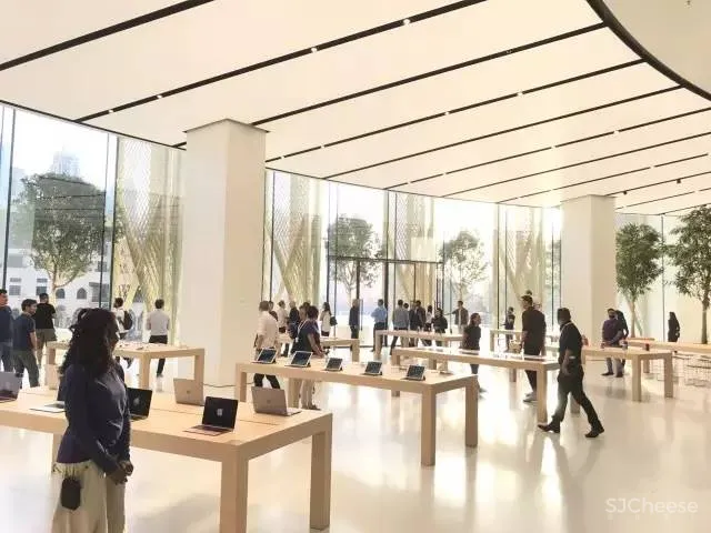 苹果最新米兰旗舰店：最美梦幻苹果店