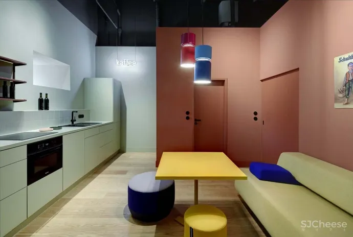 柏林一家未来主义药房设计