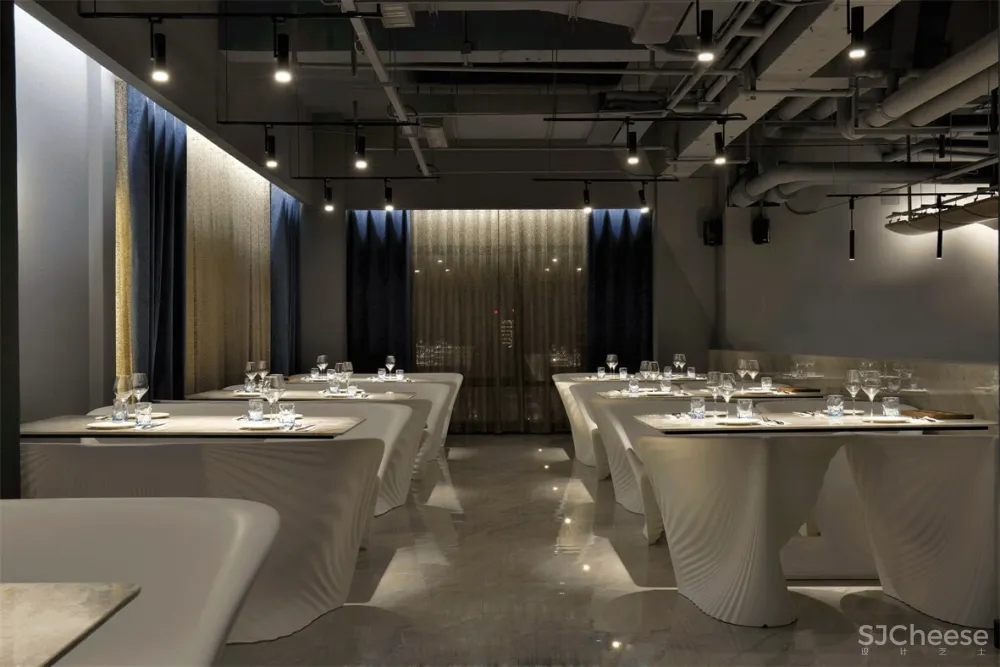 Grey whale 灰鲸餐厅——来自海洋最深处的凝视