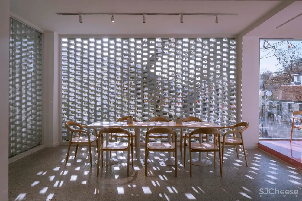 白石酒吧 / 三文建筑/何崴工作室 首