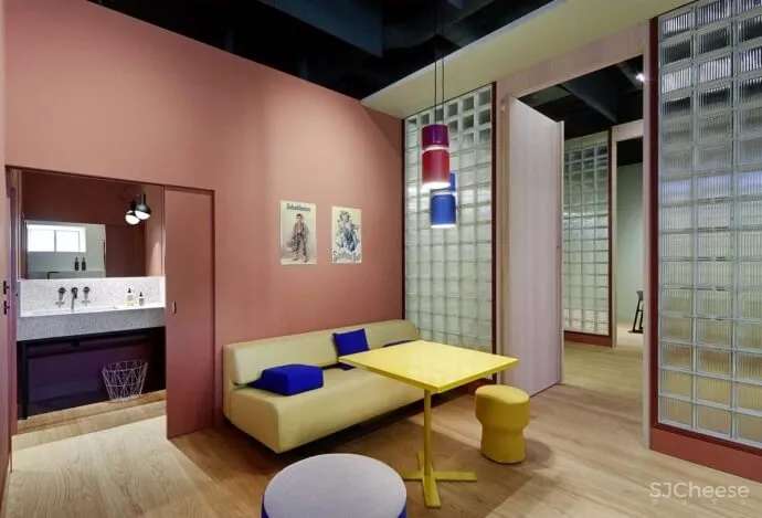 柏林一家未来主义药房设计