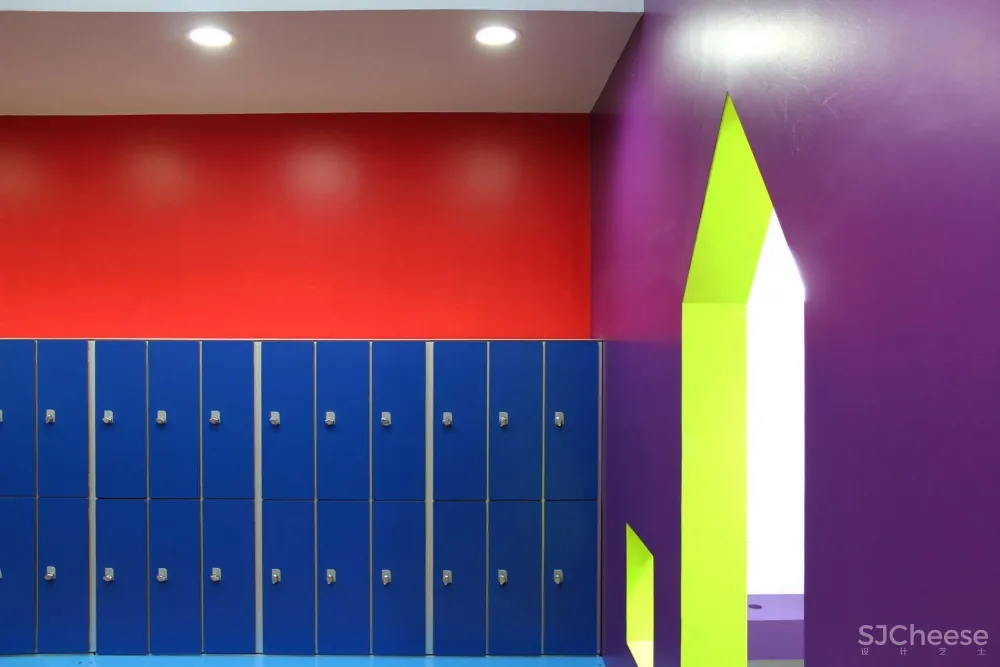 [俱乐部] Kalorias Club Children Dressing Room