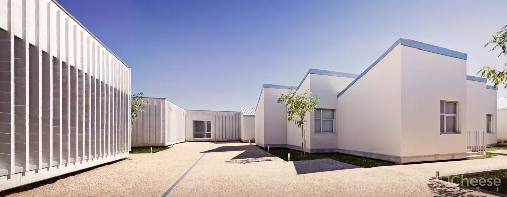 Óscar Miguel Ares Álvares creates "abstract and hard" care home