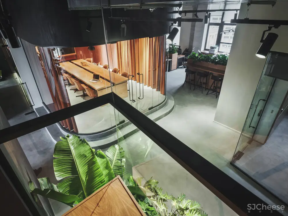 俄罗斯PETSHOP IT部门包豪斯风格办公室设计