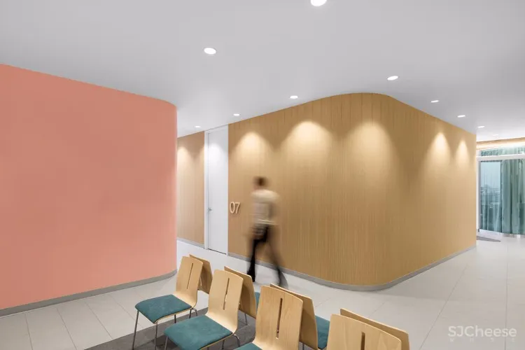 色彩打造的加拿大蒙特利尔Uniprix药店 | Jean de Lessard