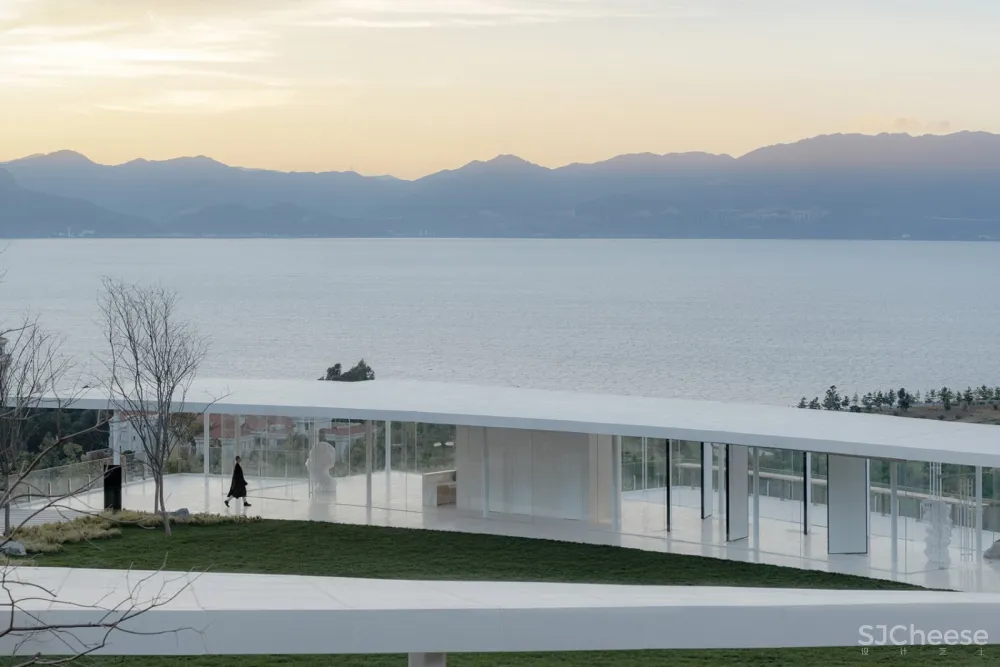 “云” – 云南抚仙湖万科艺术美学中心 / 承迹景观 首